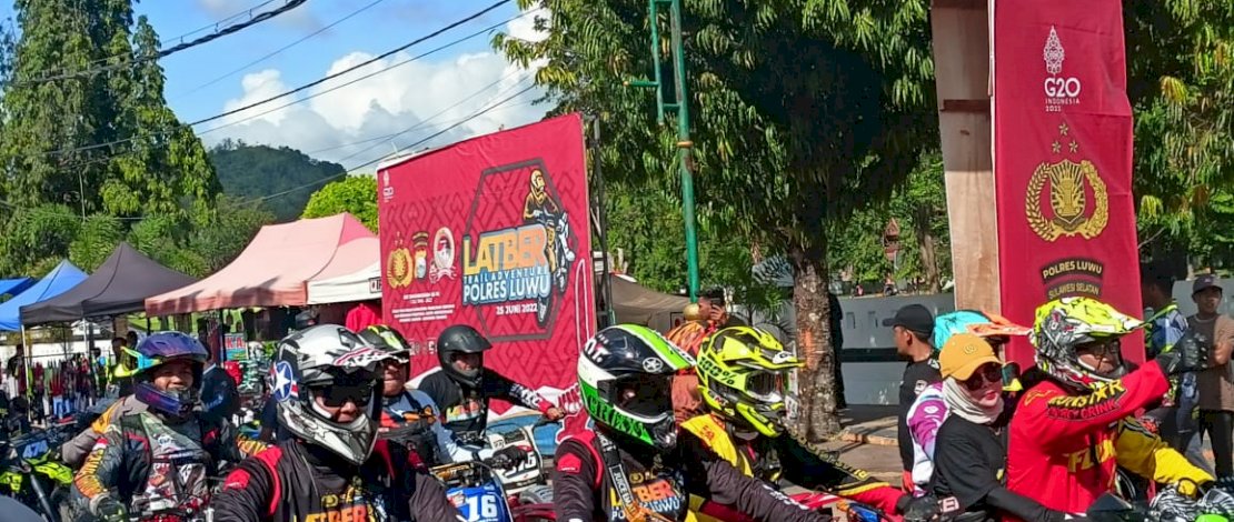Latihan Bareng (Latber) Trail Adventure, Sabtu, 25 Juni 2022. Para peserta start di Jalan Jendral Sudirman, tepat di depan Kantor Bupati Luwu.
Latihan Bareng (Latber) Trail Adventure, Sabtu, 25 Juni 2022. Para peserta start di Jalan Jendral Sudirman, tepat di depan Kantor Bupati Luwu.