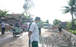 Gubernur Tinjau Ruas Pekkae - Takkalalla