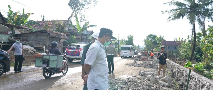 Gubernur Tinjau Ruas Pekkae - Takkalalla