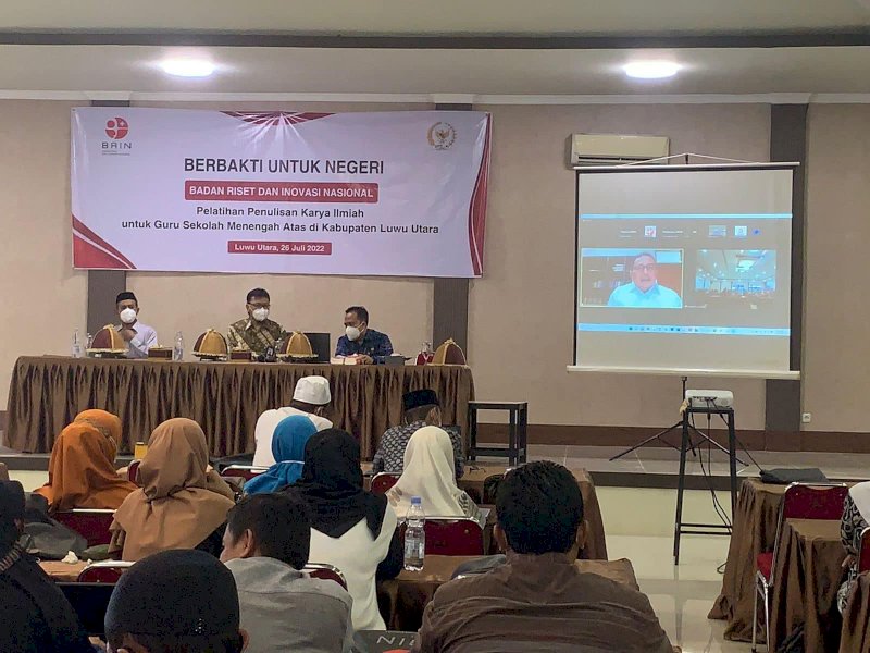 Bersama BRIN, Muhammad Fauzi Bekali Guru SMA Lutra Soal Penulisan Ilmiah