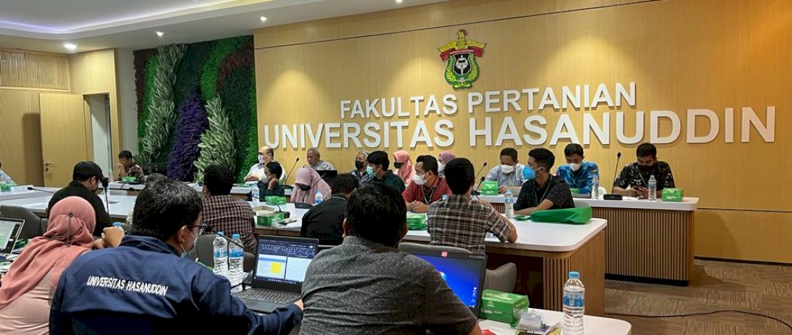 Pelatihan pengoperasian drone dilakukan di Pelataran Fakultas Pertanian Unhas, kemarin, Minggu, 26 Juni 2022. Pelatihan pengoperasian drone dilakukan di Pelataran Fakultas Pertanian Unhas, kemarin, Minggu, 26 Juni 2022.