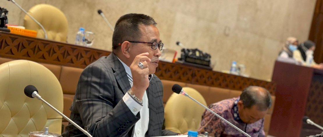 Anggota Komisi V DPR RI, Muhammad Fauzi, saat Rapat Dengar Pendapat (RDP) dengan Sekjen, Irjen, Kepala BPSDM dan BPIW Kementerian PUPR, di Ruang Rapat Komisi V DPR RI, Jakarta, Senin, 27 Juni 2022.