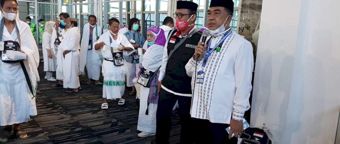 Jemaah Haji Provinsi Gorontalo yang tergabung dalam Kelompok Terbang (Kloter) 14, tiba dengan selamat di Bandara Internasional Sultan Hasanuddin Makassar.