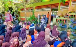 Peringati Hari Buku Sedunia, Dongkel Dispustaka Makassar Sapa Murid SD Inpres Panaikang