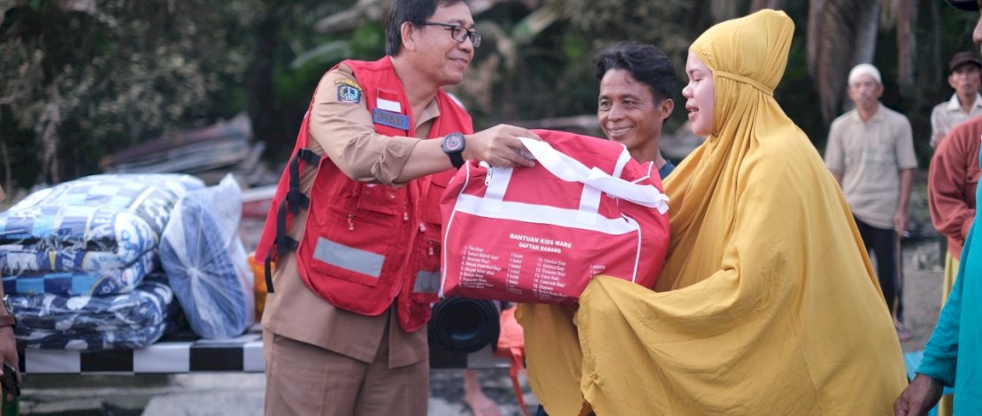Kunjungi Korban Kebakaran,  Wabup Lutra Bawakan Semangat dan Bantuan Logistik 