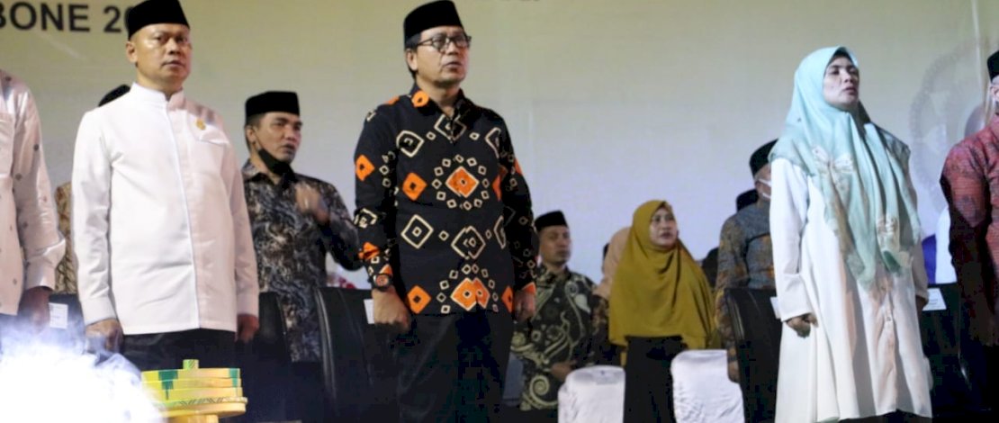 Wakil Bupati Luwu Utara, Suaib Mansur, menghadiri Penutupan Musabaqah Tilawatil Qur'an (MTQ) ke-32 Tingkat Provinsi Sulawesi Selatan di Stadion La Patau Matanna Tikka, Kabupaten Bone, Kamis (30/6/2022) malam.