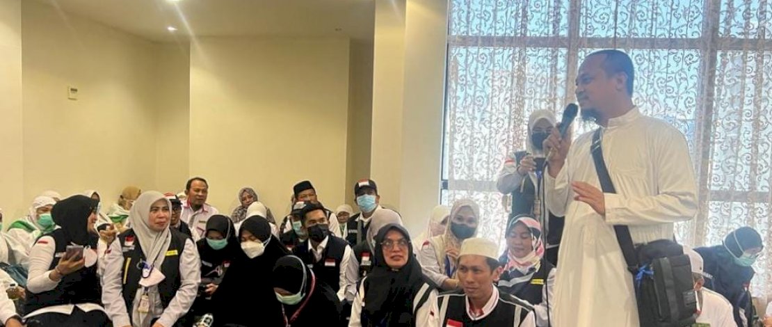 Gubernur Sulsel, Andi Sudirman Sulaiman, bersilaturahmi bersama warga Sulsel yang sedang menjalani ibadah haji di Mekah, Arab Saudi, Sabtu, 2 Juli 2022.
