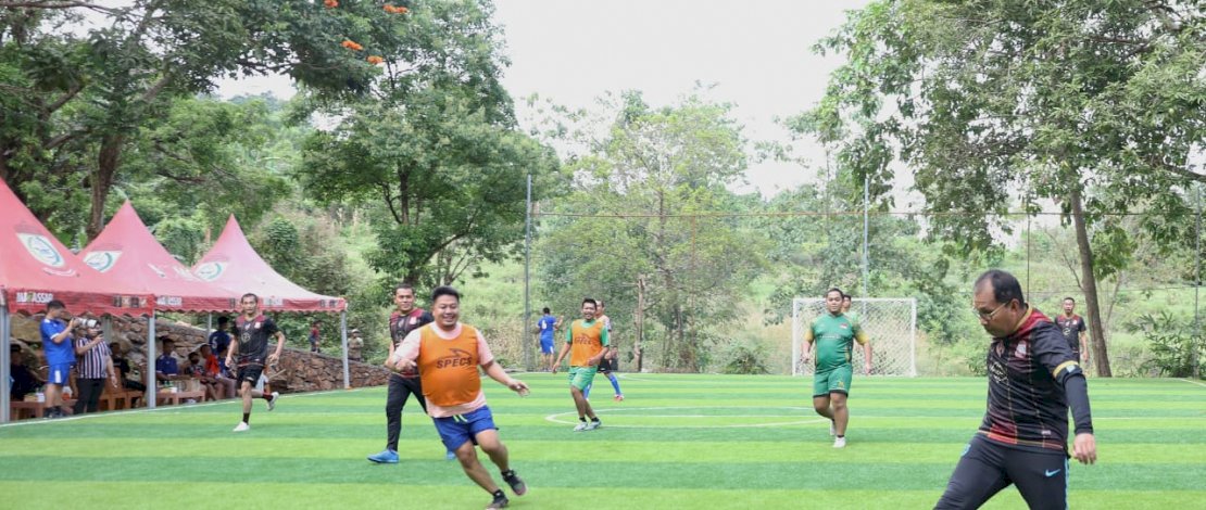 Jalin Silaturahmi, Danny Main Futsal Bareng Anggota DPRD Makassar