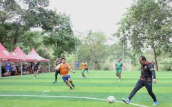 Jalin Silaturahmi, Danny Main Futsal Bareng Anggota DPRD Makassar