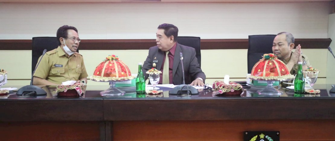 Sekertaris Daerah Provinsi Sulsel, Abdul Hayat Gani, memimpin Rapat Koordinasi Lingkup Pemprov Sulsel, yang digelar di Ruang Rapat Pimpinan Kantor Gubernur Sulsel, Selasa, 5 Juli 2022.