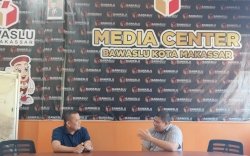 Silaturahmi ke Media Center Bawaslu Makassar, Direktur Bukamatanews.id Sarankan Hal Ini