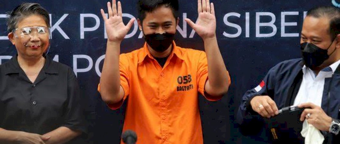Doni Salamanan saat menyapa publik setelah ditetapkan sebagai tersangka. Doni Salamanan saat menyapa publik setelah ditetapkan sebagai tersangka.