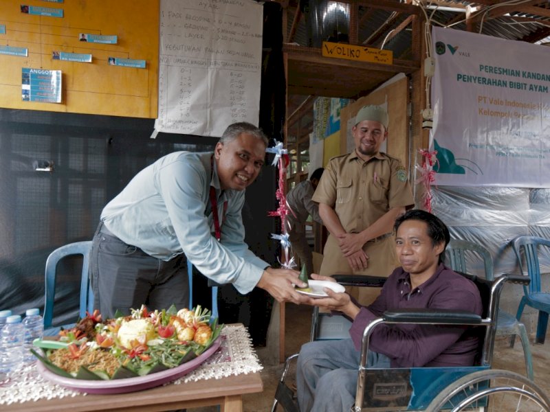 Dukung Pemuda Disabilitas Berwirausaha, PT Vale Beri Pendampingan Khusus Budidaya Ayam Kampung  