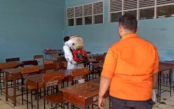 Covid 19 Kembali Menghantui, BPBD Makassar Semprot Disinfektan di Puluhan Sekolah