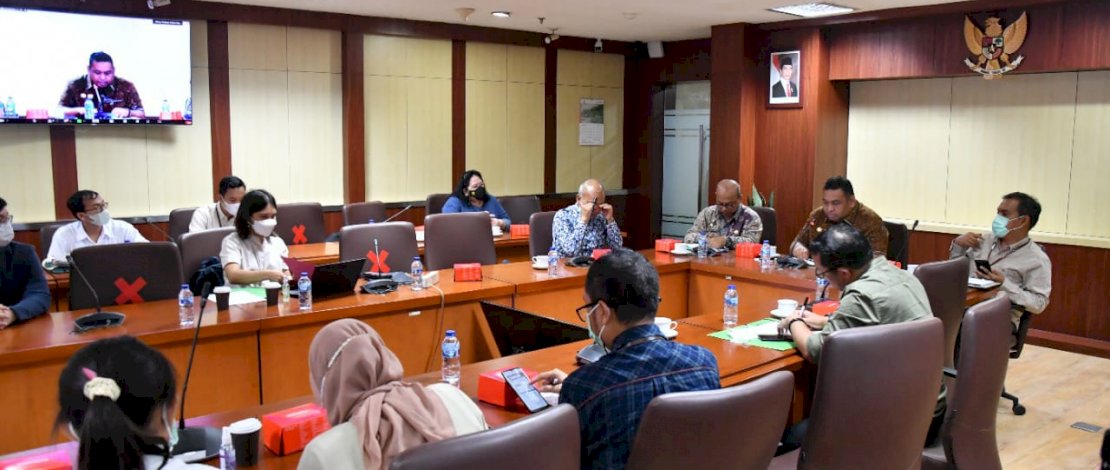 Andi Nur Alam Syah, Direktur Jenderal Perkebunan, memimpin rapat terkait potensi sagu untuk mengatasi krisis pangan, Kamis, 7 Juli 2022.
