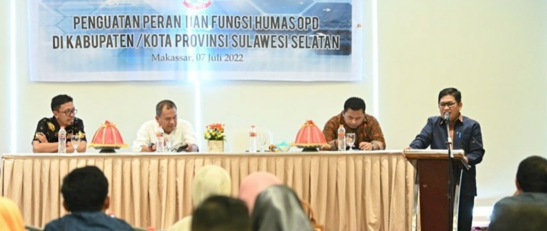 Kepala Diskominfo-SP Sulsel, Amson Padolo, saat membuka Workshop Kehumasan di WThree Premier Hotel, Kamis, 7 Juli 2022.