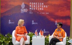 Menlu RI-Inggris Bertemu, Bahas Soal Kerjasama di Bidang Energi Terbarukan