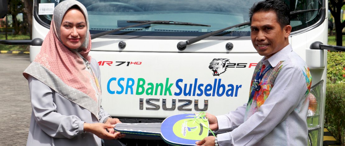 Bupati Indah menerima bantuan CSR truk dari bank Sulselbar