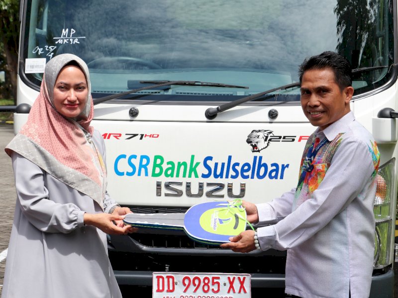 Terima Bantuan CSR dari Bank Sulselbar, Bupati IDP : Untuk Pengakut Sampah