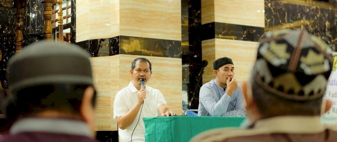 Dr Fadli Ananda SpOG MKes saat menghadiri salah satu agenda ISYEF Sulsel. Besok, ISYEF Sulsel akan berbagi kurban untuk dhuafa di tiga lokasi berbeda. Dr Fadli Ananda SpOG MKes saat menghadiri salah satu agenda ISYEF Sulsel. Besok, ISYEF Sulsel akan berbagi kurban untuk dhuafa di tiga lokasi berbeda.