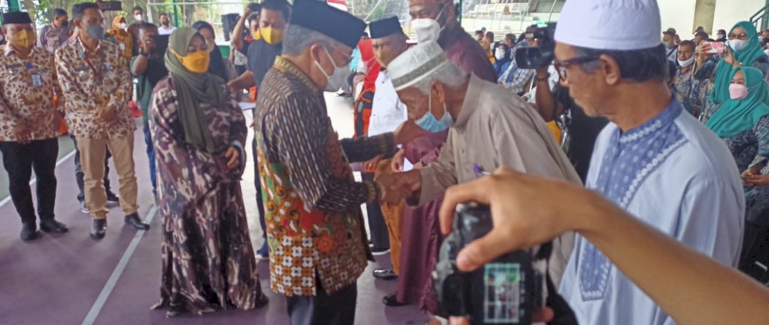 Wali Kota Parepare, HM Taufan Pawe Serahkan Insentif kepada 2.583 Ketua RT, Imam Masjid Hingga Guru Mengaji