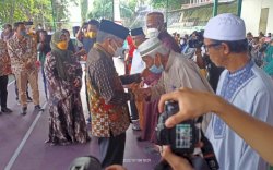 Wali Kota Parepare, HM Taufan Pawe Serahkan Insentif kepada 2.583 Ketua RT, Imam Masjid Hingga Guru Mengaji