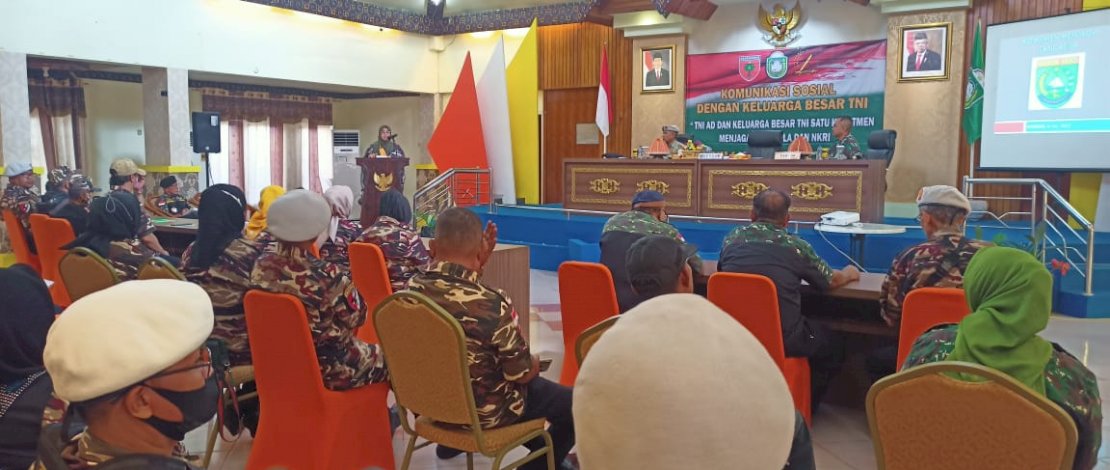 Erna Taufan Pesan Jaga Silaturahmi saat  Buka Komsos Keluarga Besar TNI