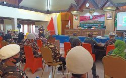 Erna Taufan Pesan Jaga Silaturahmi saat  Buka Komsos Keluarga Besar TNI