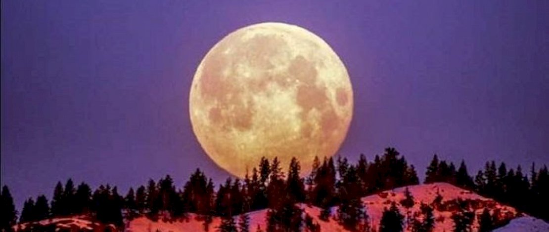 Ilustrasi supermoon
