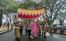 Tiba di Mapolres Luwu, Kapolres Baru AKBP Arisandi disambut Tari Padupa