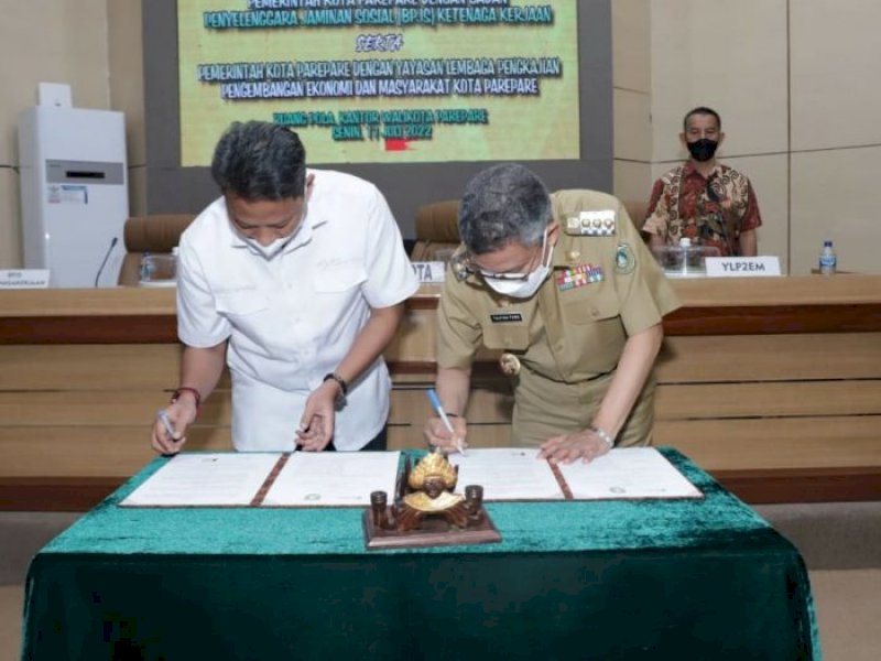 Wali Kota Parepare Taufan Pawe Teken MoU BPJS Tenaga Dan YLP2M