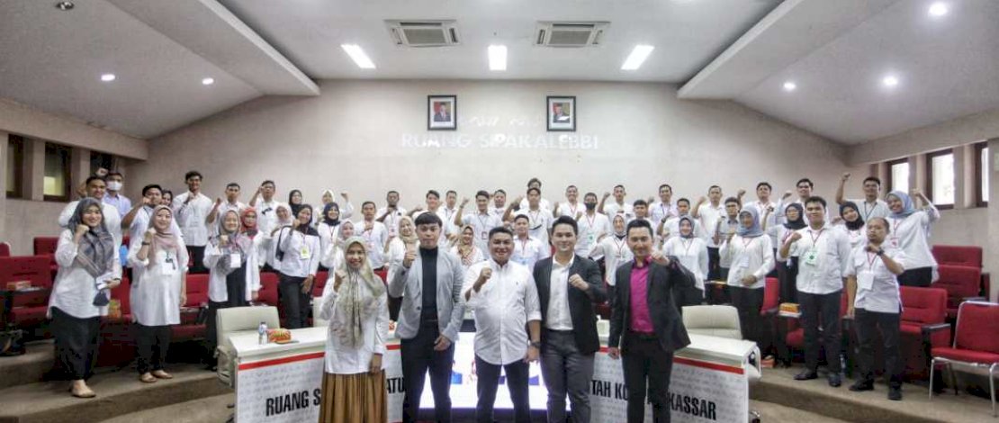 Bagian Protokol dan Komunikasi Pimpinan (Prokopim) Sekretariat Daerah (Setda) Kota Makassar menggelar pelatihan keprotokoleran, yang dilaksanakan di Ruang Sipakalebbi Kantor Balaikota Makassar, Rabu, 13 Juli 2022. 