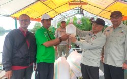 Pemprov Sulsel Salurkan Benih Udang Windu untuk Pembudidaya di Pulau Lakkang