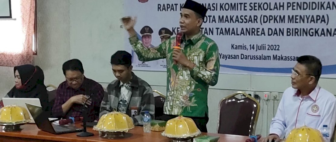 Ketua Dewan Pendidikan Kota Makassar, Rudianto Lallo dalam rapat koordinasi Dewan Pendidikan Makassar dengan Komite Sekolah di Yayasan Darussalam Makassar, Kamis (14/7). Ketua Dewan Pendidikan Kota Makassar, Rudianto Lallo dalam rapat koordinasi Dewan Pendidikan Makassar dengan Komite Sekolah di Yayasan Darussalam Makassar, Kamis (14/7).