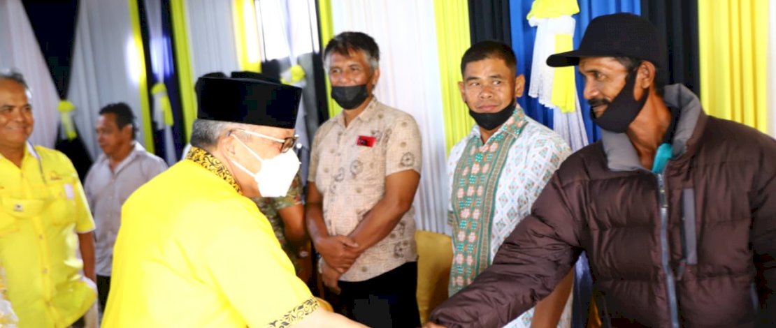 Ketua DPD I Golkar Sulsel Taufan Pawe, didampingi Ketua DPD II Gokar Enrekang, Muslimin Bando. Ketua DPD I Golkar Sulsel Taufan Pawe, didampingi Ketua DPD II Gokar Enrekang, Muslimin Bando.