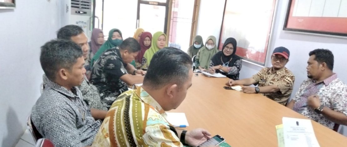 Kepala DPMPTSP Luwu Utara, Ahmad Jani, saat Rapat Persiapan Apkasi Otonomi Expo 2022, di Ruang Rapat Kantor DPMPTSP, baru-baru ini.