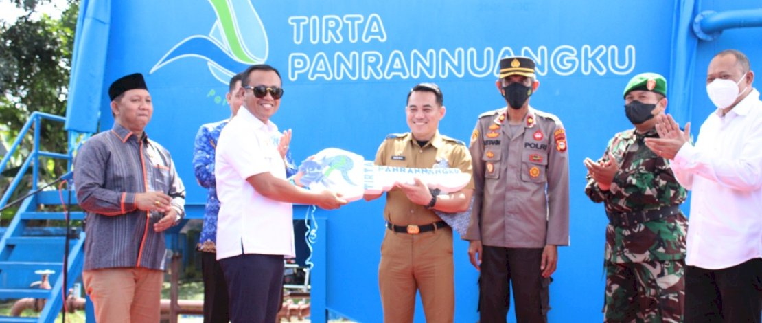 Bupati Takalar, Syamsari Kitta, meluncurkan nama baru PDAM Takalar, di Kantor Perumda Tirta Panrannuangku, Jalan B Aminullah, Kelurahan Bontomatene, Kecamatan Pattalassang, Senin, 18 Juli 2022.