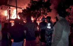 2 Rumah Panggung Terbakar di Enrekang, BPBD Sulsel Tanggap Cepat Salurkan Buffer Stock 
