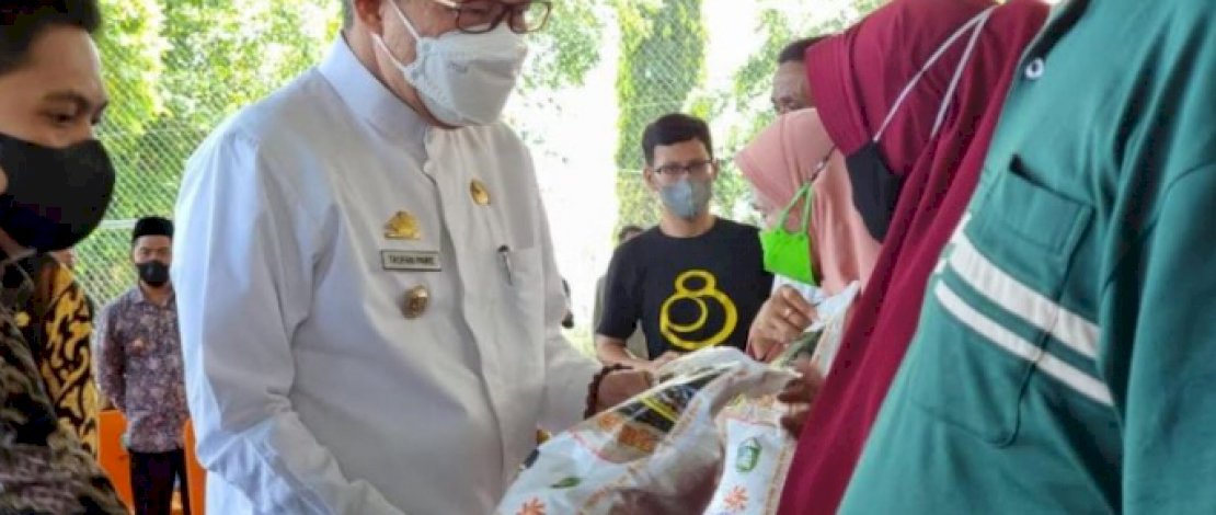 Pemkot Parepare Salurkan Bantuan Beras Peduli