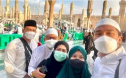 Taufan Pawe, beserta keluarga tengah menunaikan ibadah umrah di tanah suci Mekkah
