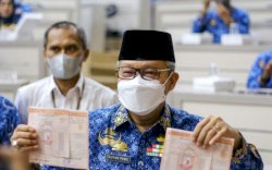 Taufan Pawe Jadi Pembayar PBB Pertama di Kota Parepare