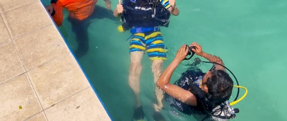 BPBD Kota Makassar melaksanakan latihan rutin di Kolam Renang Mattoanging Makassar, Selasa, 19 Juli 2022.