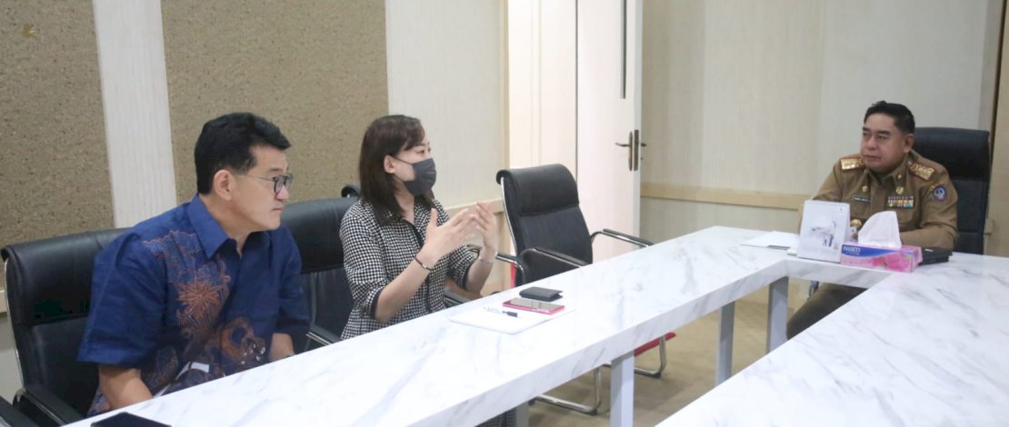 Dua guru besar Hankuk University of Foreign Studies Korea Selatan, menemui Plh Gubernur Sulsel, Abdul Hayat Gani, di Kantor Gubernur, Selasa, 19 Juli 2022.