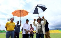 Tinjau Langsung Stadion GBH, Aksa Mahmud Puji Kemampuan Pembangunan Taufan Pawe