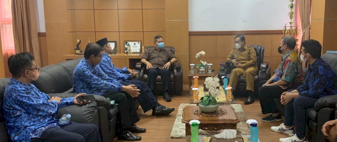 Wakil Bupati Luwu Utara, Suaib Mansur, saat bertemu dengan Tim Ahli Smart City Kementerian Kominfo, kemarin, Senin, 18 Juli 2022.