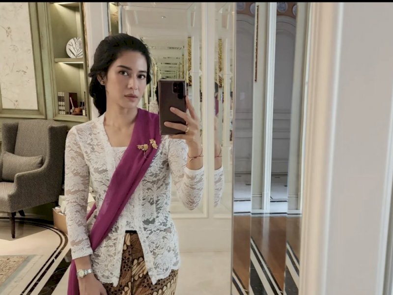 Dian Sastro Tantang Anak Muda Citayam Adu Fashion Pakai Busana Tradisional