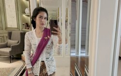 Dian Sastro Tantang Anak Muda Citayam Adu Fashion Pakai Busana Tradisional