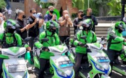 Gojek-Santomo Uji Coba Motor Listrik di Makassar, Pemkot Apresiasi
