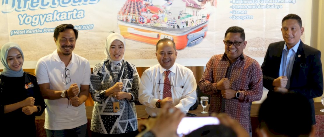 Disbudpar Makassar dan PHRI Sulsel saat memberikan keterangan pers terkait Makassar Direct Sale Yogyakarta, Kamis, 21 Juli 2022.
