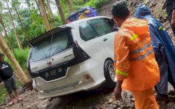 Jalan Poros Bontocani Bone Longsor, Sembilan Desa - Satu Kelurahan Sempat Terisolir